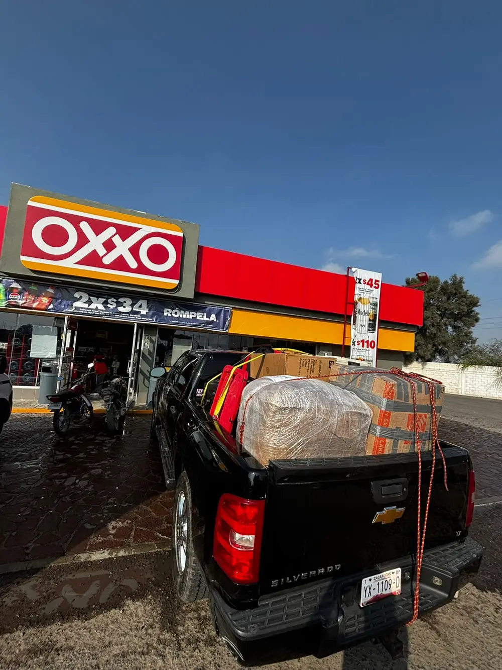 Camioneta con mercancía