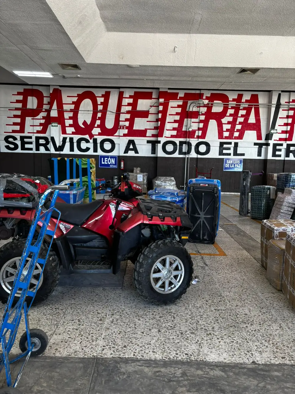 Mercancía en bodega de paquetería